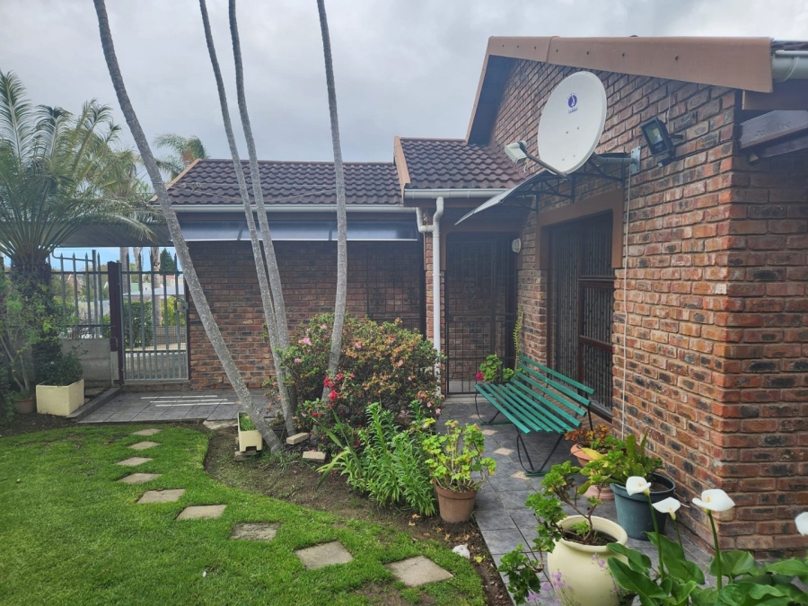 2 Bedroom Property for Sale in Denneoord Western Cape